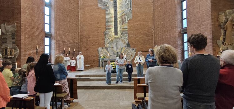 Familiengottesdienst mit Kindergartenfest und Spielplatzeinweihung in Maria Waldrast